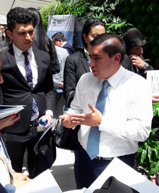 El Gerente de Empresas Públicas de Cundinamarca S.A. E.S.P. (EPC) Dr. Andrés Ernesto Díaz socializa con los posibles inversionistas