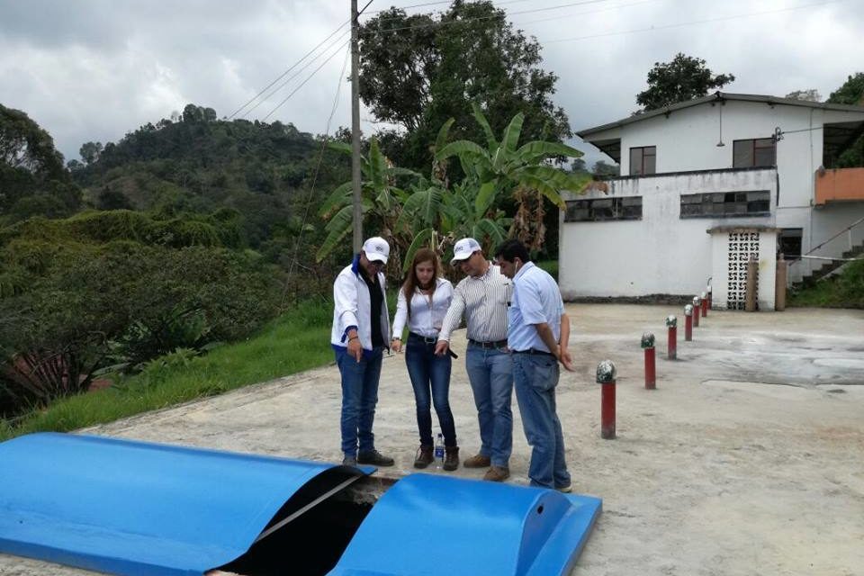 Empresas Públicas de Cundinamarca S.A.E.S.P. (EPC) trabaja arregla y optimiza el tanque de almacenamiento