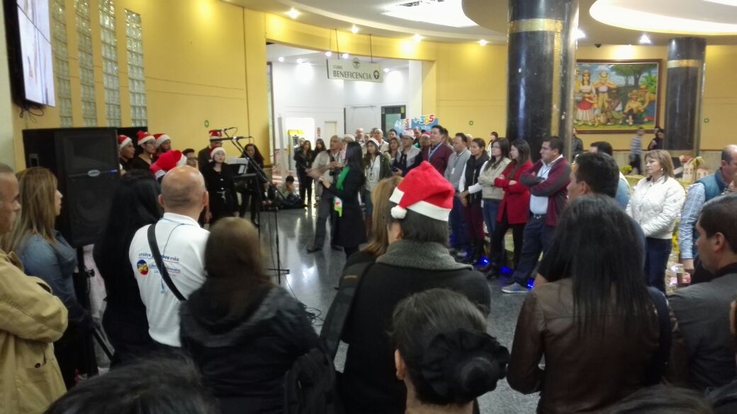 Feliz navidad y un próspero año nuevo.