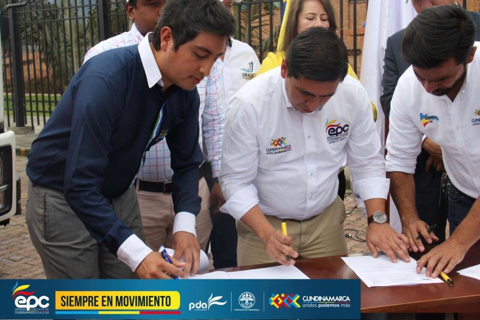 Siete municipios de Cundinamarca cuentan con nuevos vehículos compactadores.